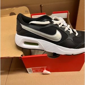 Nike air max sc GS size 6Y color black and white